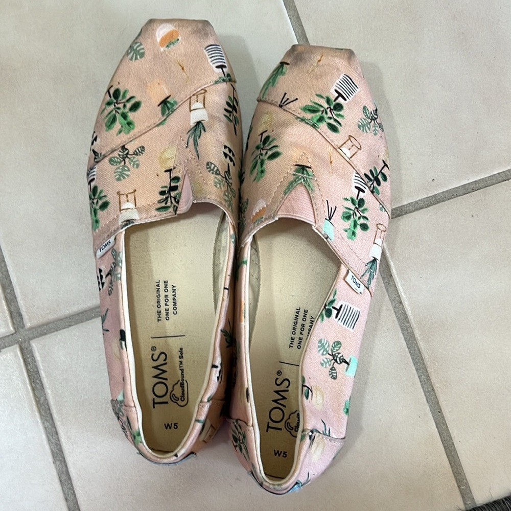 TOMS pink succulent pattern